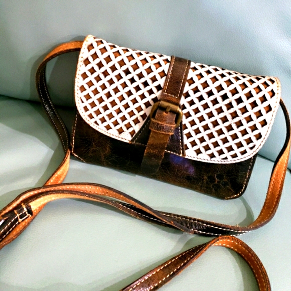 PATRICIA NASH CROSSBODY .